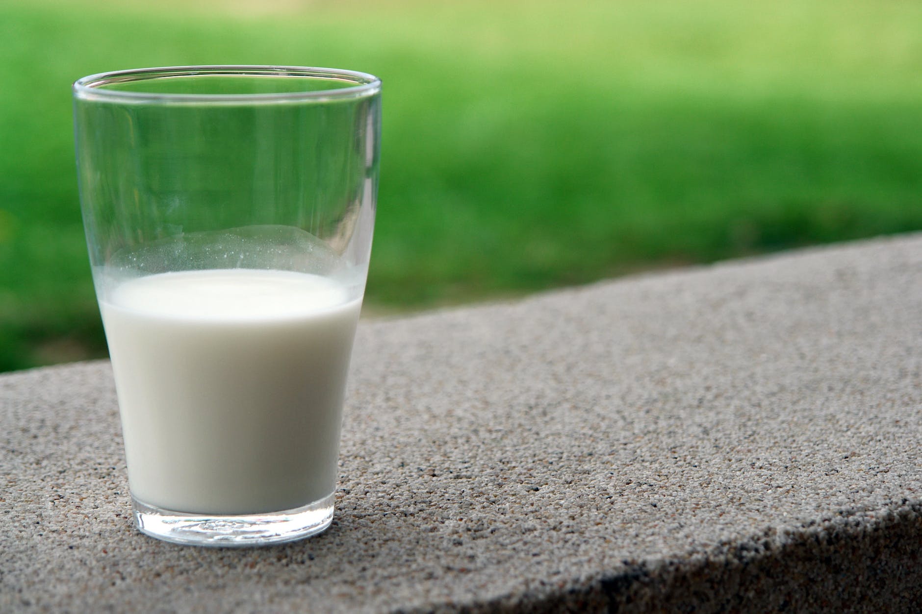 De vraag naar biologische melk neemt toe nu de consument vaker voor biologische melk kiest