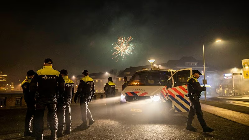 De politie kijkt uit naar een feestelijke jaarwisseling, wel is er plaats of buurt is een specifieke aanpak voorbereid