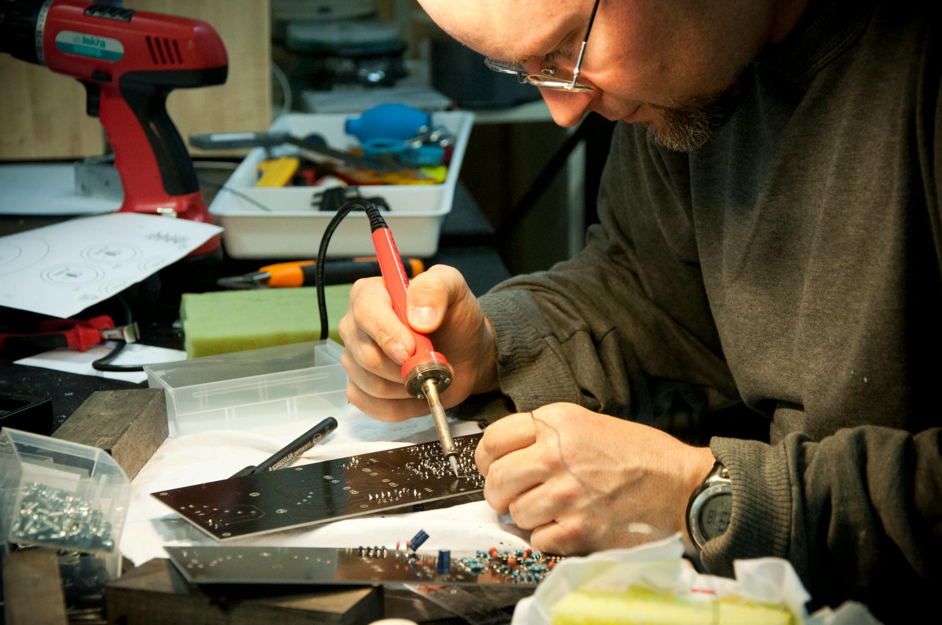 Techniek Nederland: ‘Afschaffen van de btw maakt elektronica repareren veel aantrekkelijker’