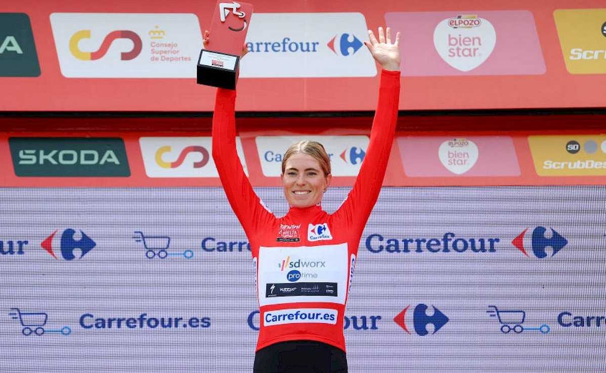Oppermachtige Demi Vollering wint La Vuelta